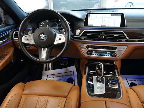 Used 2022 BMW 750i xDrive w/ Executive Package AWD/4WD image 13