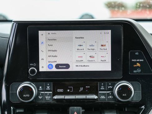 Used 2023 Toyota Highlander LE image 4