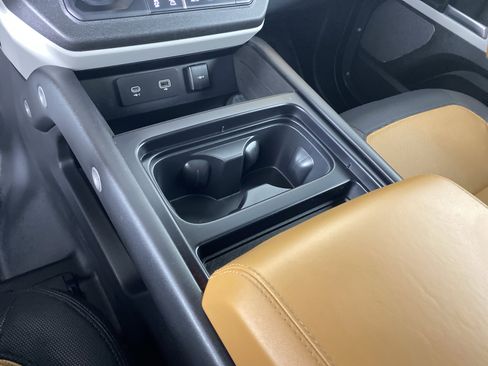 Used 2023 Land Rover Defender 90 X-Dynamic SE image 30