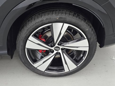 New 2025 Audi SQ5 Prestige image 33