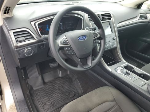 Used 2019 Ford Fusion SE FWD image 12