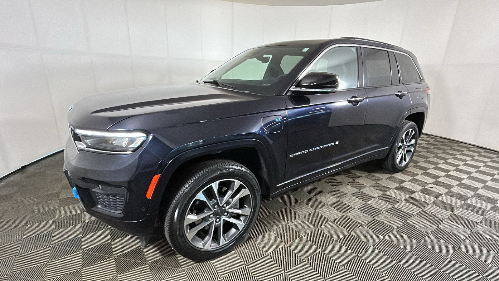 Used 2023 Jeep Grand Cherokee Overland AWD/4WD image 7