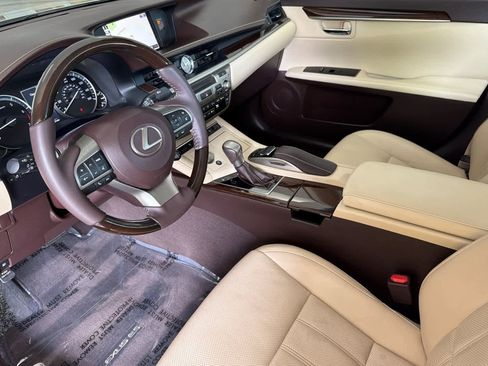 Used 2017 Lexus ES 350 w/ Luxury Package FWD image 11