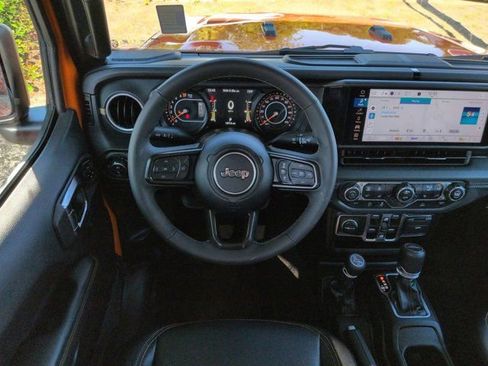 Used 2025 Jeep Gladiator Sport AWD/4WD image 15