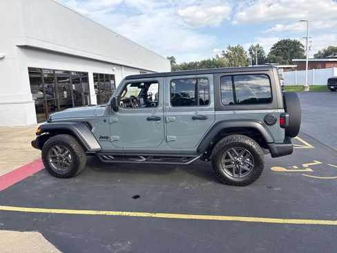 Used 2024 Jeep Wrangler Unlimited Sport AWD/4WD image 8