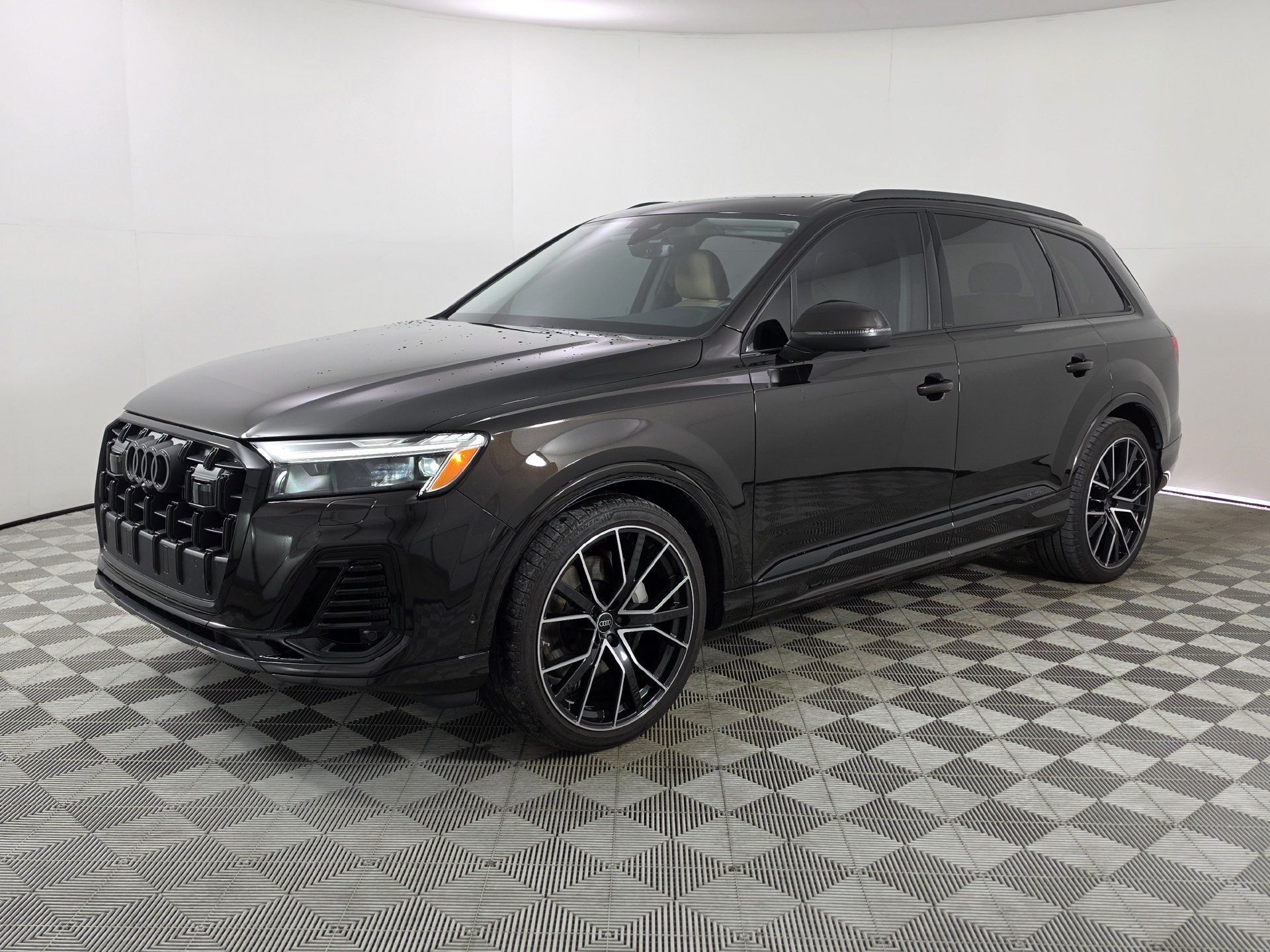 Used 2025 Audi Q7 3.0T Premium Plus AWD/4WD image 39