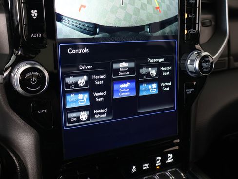 Used 2021 RAM 1500 Laramie AWD/4WD image 7