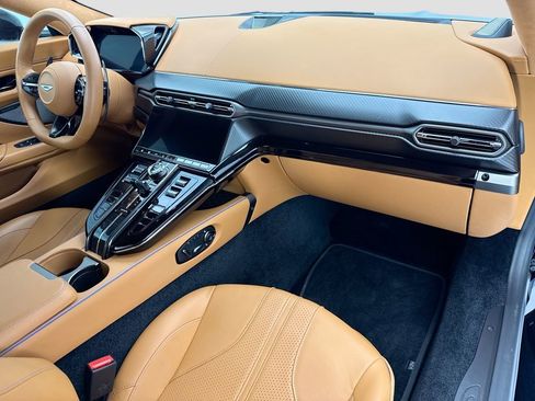 Used 2025 Aston Martin V8 Vantage Coupe image 16