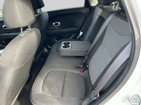 Used 2017 Kia Soul + image 12