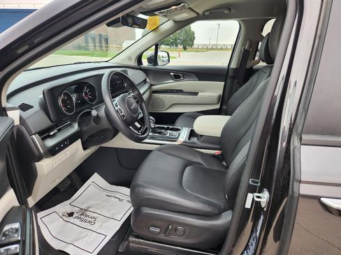 Used 2024 Kia Carnival LX image 22