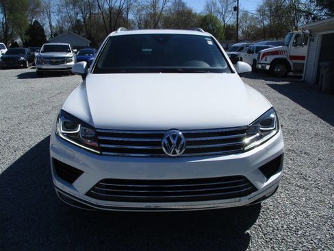 Used 2017 Volkswagen Touareg Wolfsburg Edition image 10