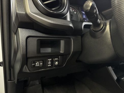 Used 2017 Toyota Tacoma TRD Sport image 22