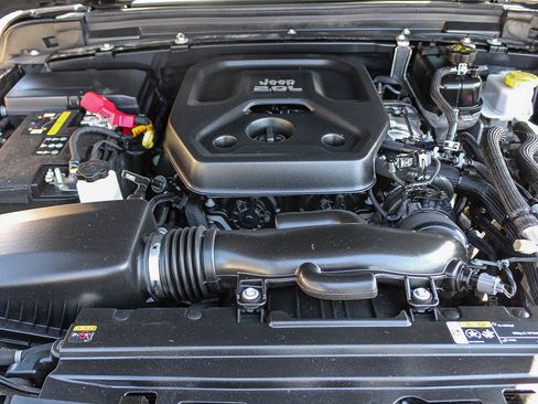 Used 2021 Jeep Wrangler Unlimited Sahara w/ Safety Group image 27