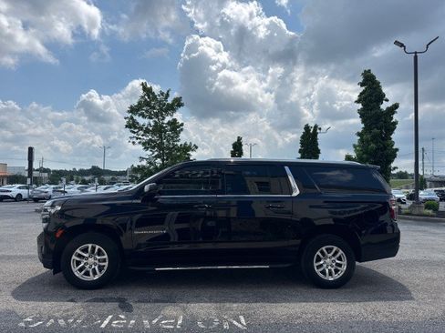 Used 2022 Chevrolet Suburban LT AWD/4WD image 16