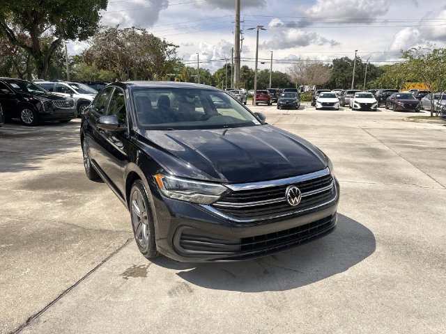 Used 2024 Volkswagen Jetta SE FWD image 17