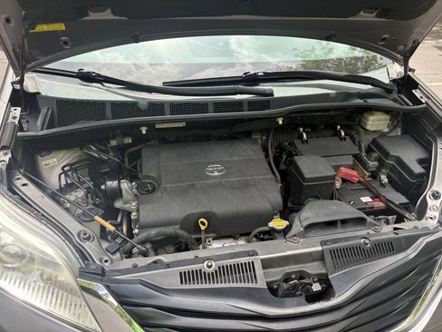 Used 2013 Toyota Sienna LE w/ Towing Pkg FWD image 13