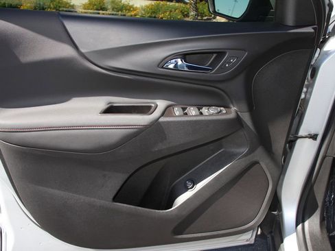 Used 2022 Chevrolet Equinox RS w/ Infotainment Package FWD image 22