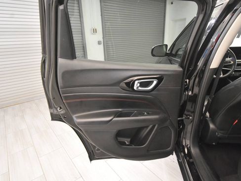 Used 2022 Jeep Compass Trailhawk AWD/4WD image 16