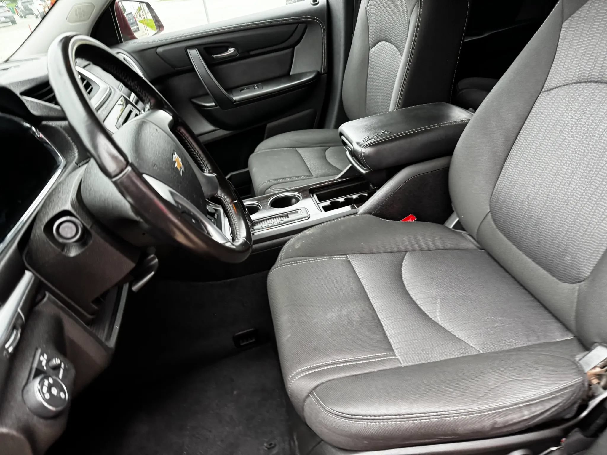 Used 2017 Chevrolet Traverse LT w/ Style and Technology Package FWD image 8