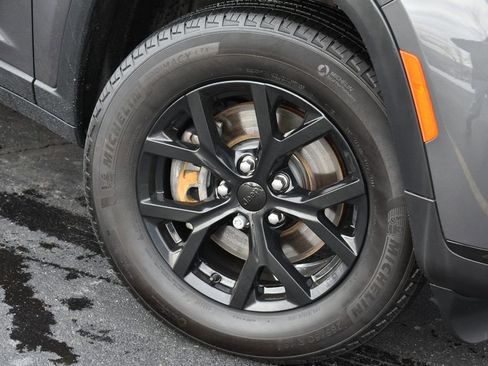 Used 2024 Jeep Grand Cherokee L Altitude image 3