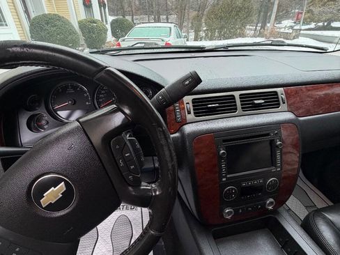 Used 2009 Chevrolet Avalanche LT image 10