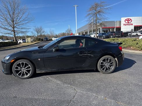 Used 2020 Toyota 86 image 3