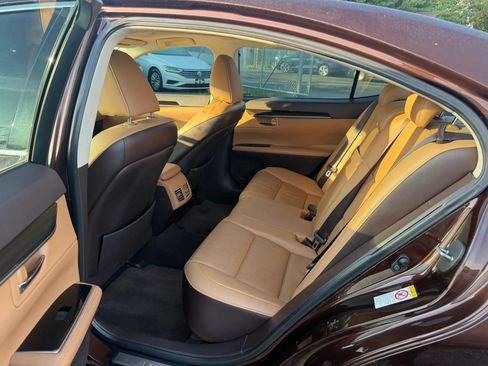 Used 2016 Lexus ES 350 w/ Premium Package w/Wood Trim FWD image 14