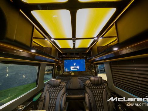 Used 2020 Mercedes-Benz Sprinter 3500 w/ Windows All Around Package image 18