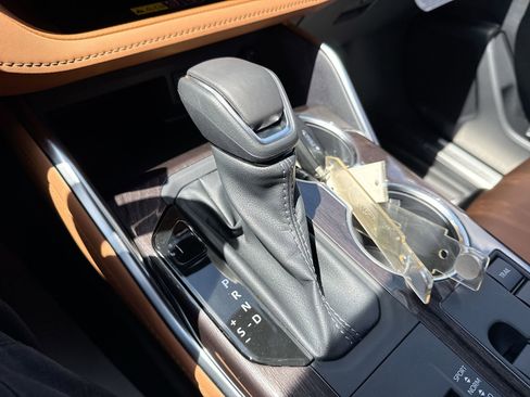 Certified 2026 Toyota Highlander Platinum image 21