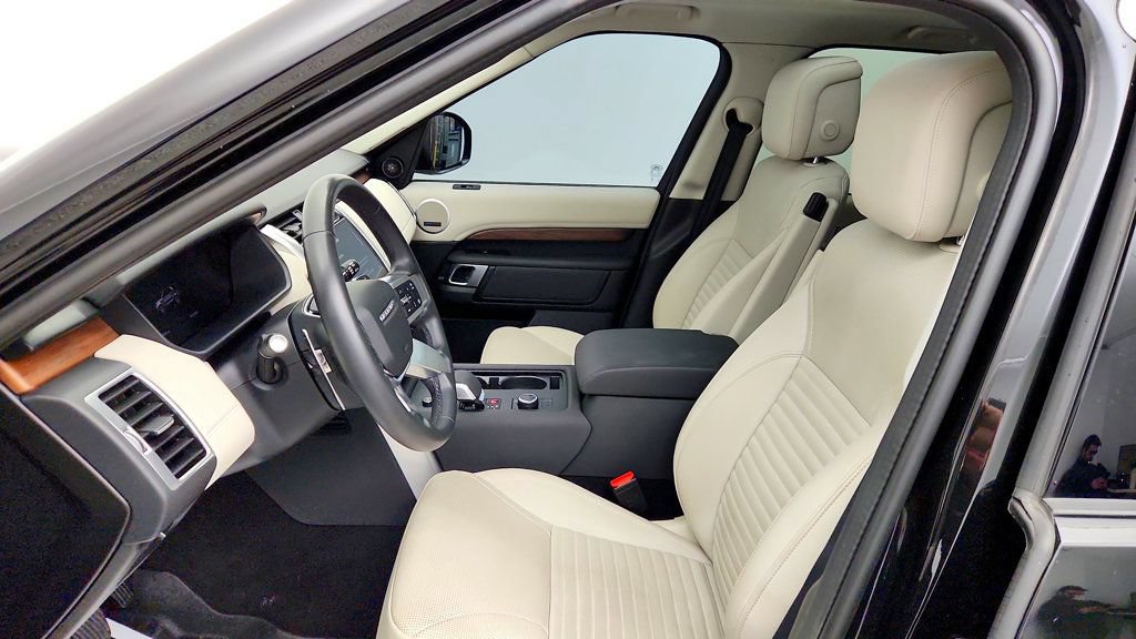 Used 2024 Land Rover Discovery S AWD/4WD image 19