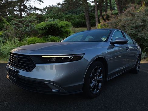 Used 2023 Honda Accord EX image 3