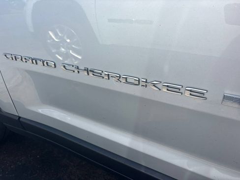 Used 2023 Jeep Grand Cherokee Limited AWD/4WD image 24