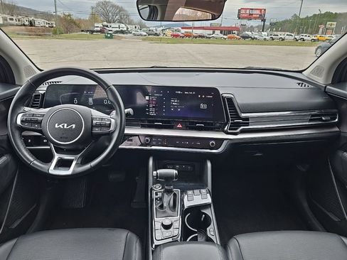 Used 2023 Kia Sportage EX image 3