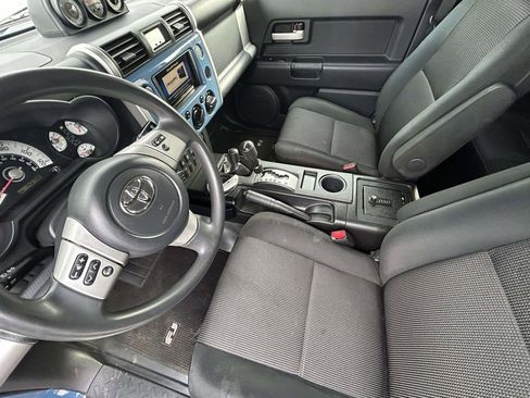 Used 2011 Toyota FJ Cruiser 4WD image 10