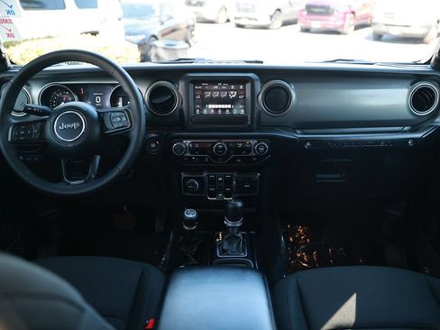 Used 2023 Jeep Wrangler Unlimited AWD/4WD image 25