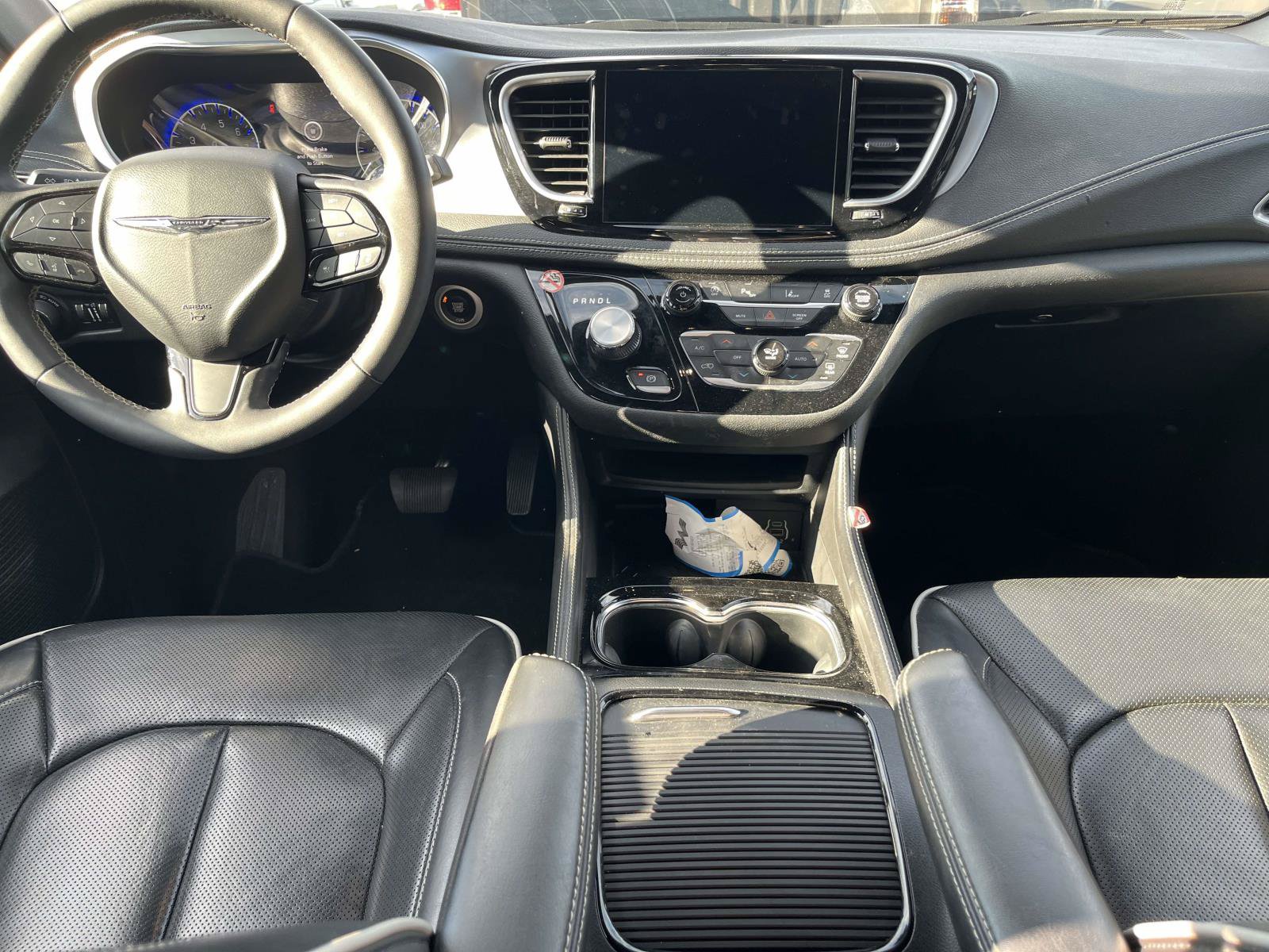 Used 2025 Chrysler Pacifica Limited FWD image 6