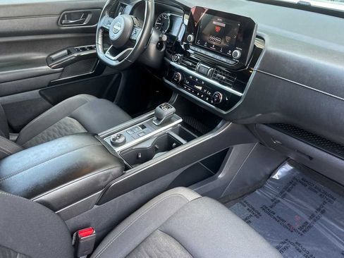 Used 2023 Nissan Pathfinder SV image 17