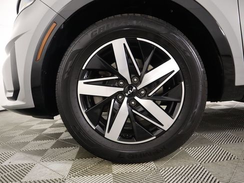 Used 2022 Kia Sorento EX w/ Panoramic Sunroof Package image 31