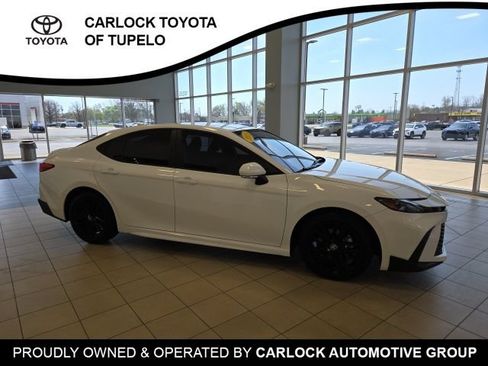 Used 2025 Toyota Camry SE FWD image 6
