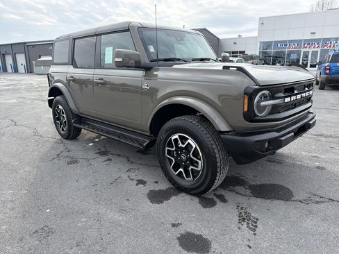 New 2025 Ford Bronco Outer Banks image 1