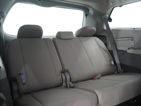 Used 2017 Toyota Sienna XLE image 13