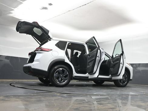 Used 2024 Nissan Rogue SV FWD image 40