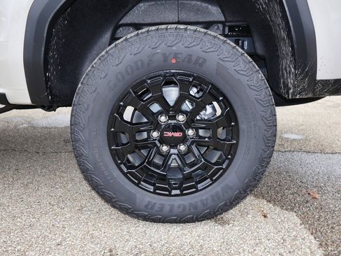 New 2026 GMC Canyon Elevation w/ Convenience Package image 30