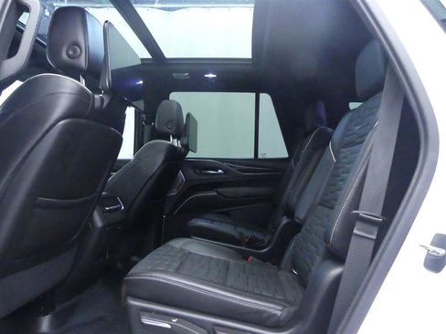 Used 2021 Cadillac Escalade Premium Luxury Platinum image 3