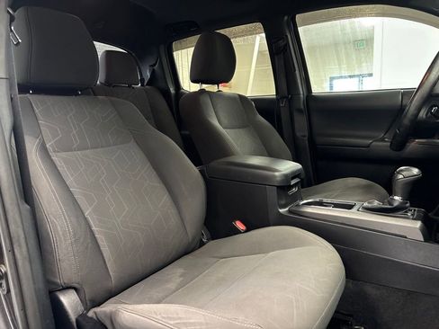 Used 2016 Toyota Tacoma TRD Sport image 8