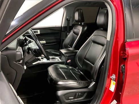 Used 2021 Ford Explorer XLT image 22