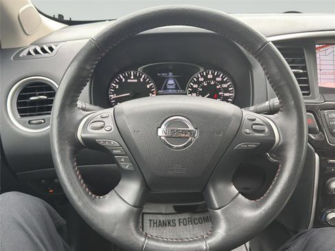 Used 2020 Nissan Pathfinder SL image 16