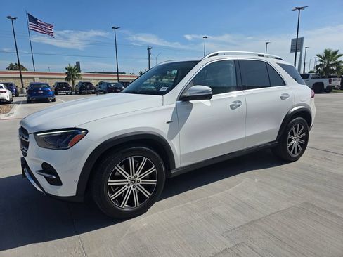 Used 2025 Mercedes-Benz GLE 450e 4MATIC image 3