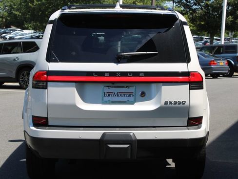 Used 2024 Lexus GX 550 w/ Accessory Package (Z1) AWD/4WD image 5