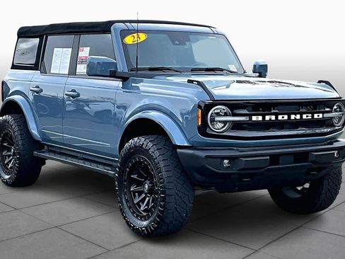 Used 2023 Ford Bronco Outer Banks image 2